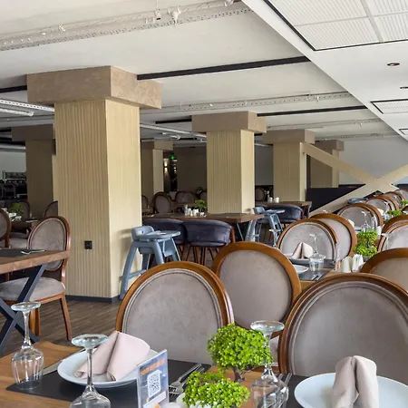 Sera Center Hotel 4*